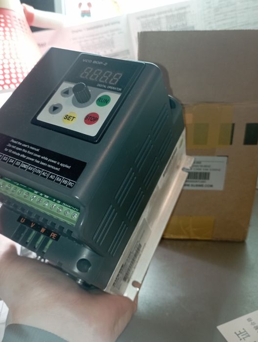 Перетворювач частотник 4 кВт с220в делает 3*380в 2,2квт