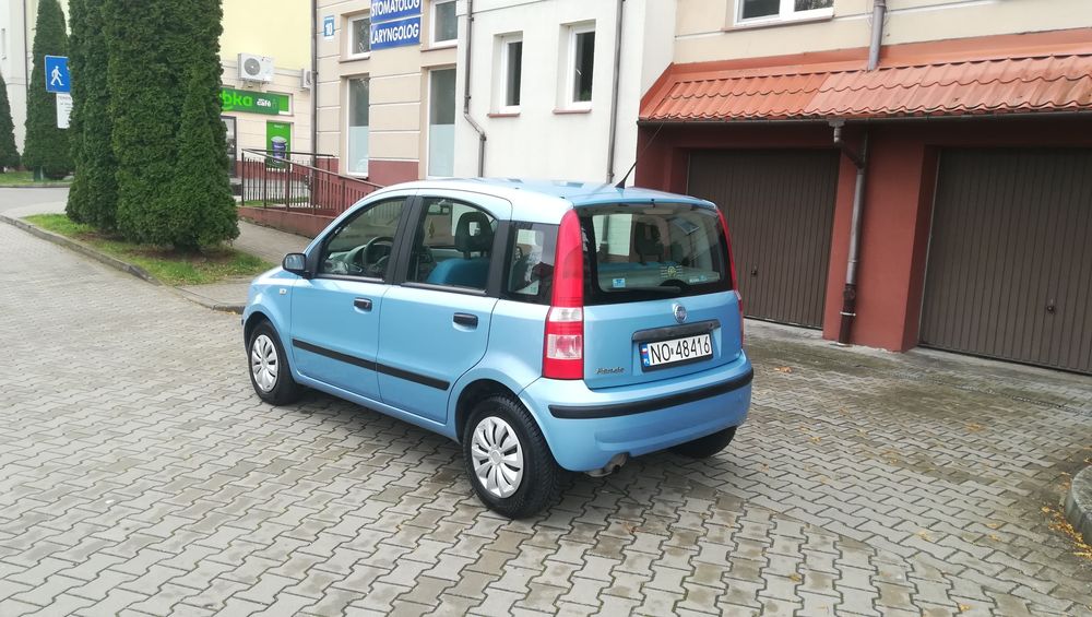 Sprzedam fiata Pandę oszczędna benzyna klima wspoma elektryka .