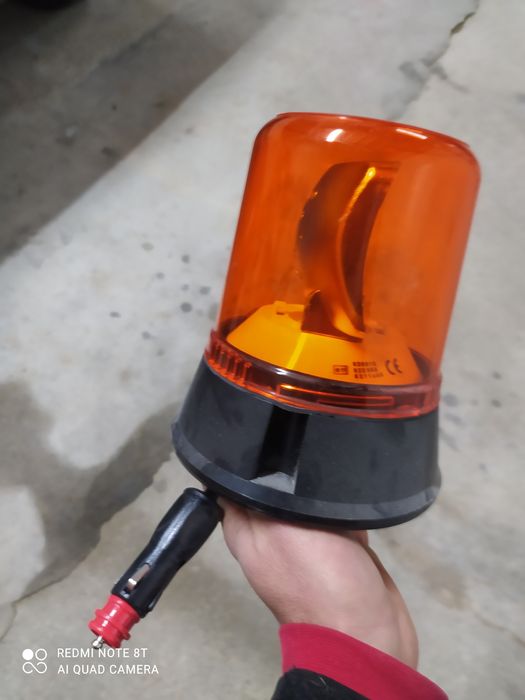 Tenho dois Pirilampos rotativo com ligação ao isqueiro