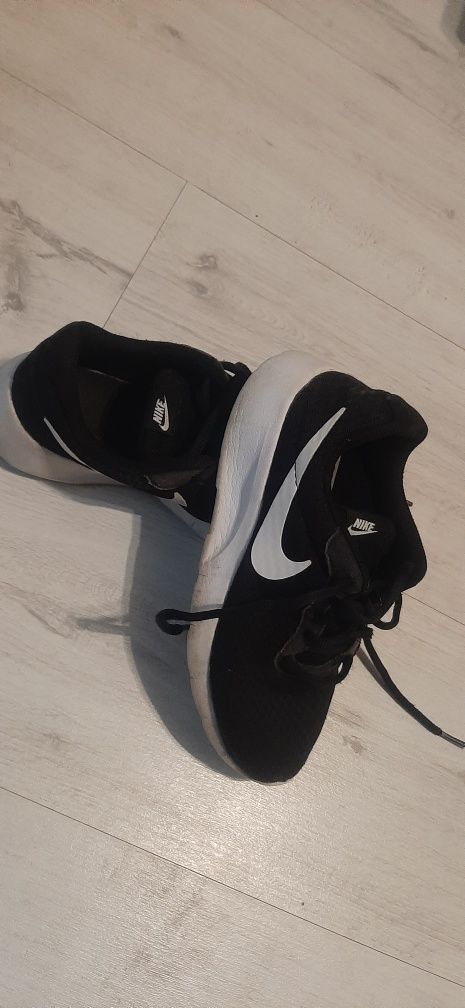 Buty adidasy z siatki Nike r.33 dł. 20,5cm wygodne przewiewne trening