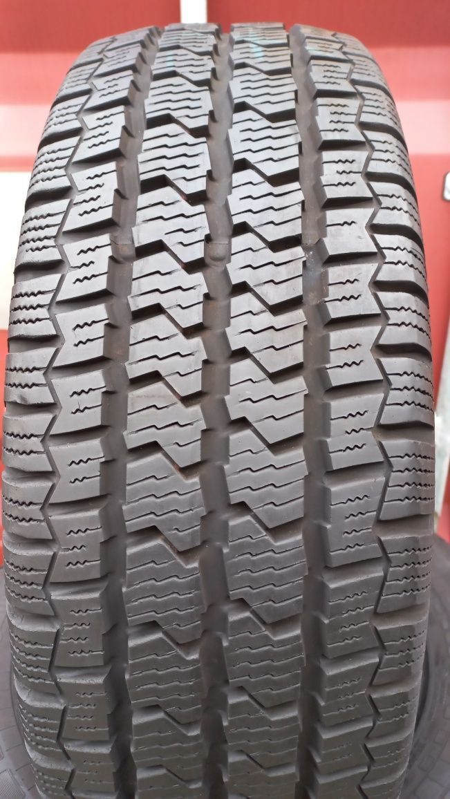 Opony używane 2x 215/65R16C Continental VancoFourSeason 2 Całoroczne