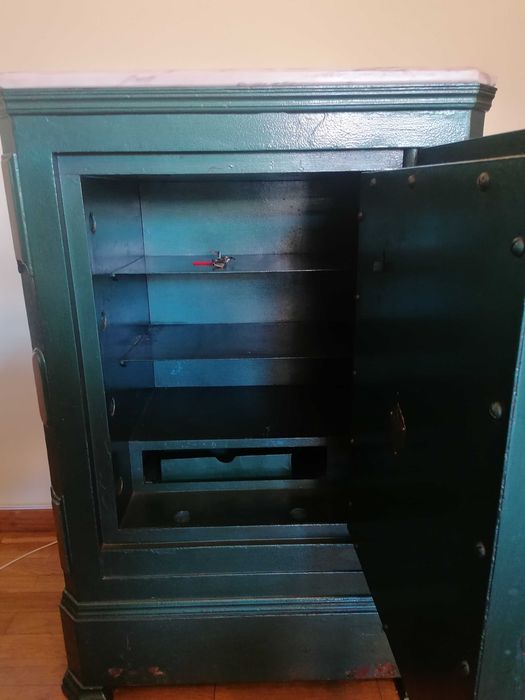 Antigo cofre João Thomaz Cardoso