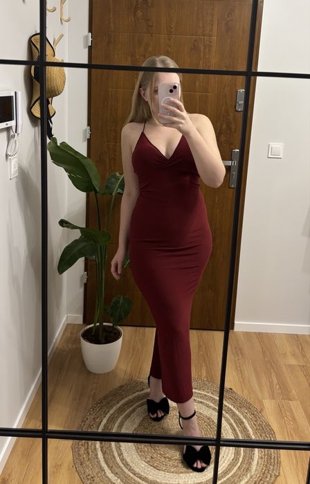 Elegancka obłędna dopasowana sukienka S/36