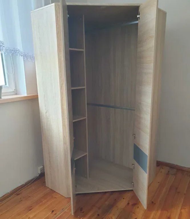 Narożna duża szafa