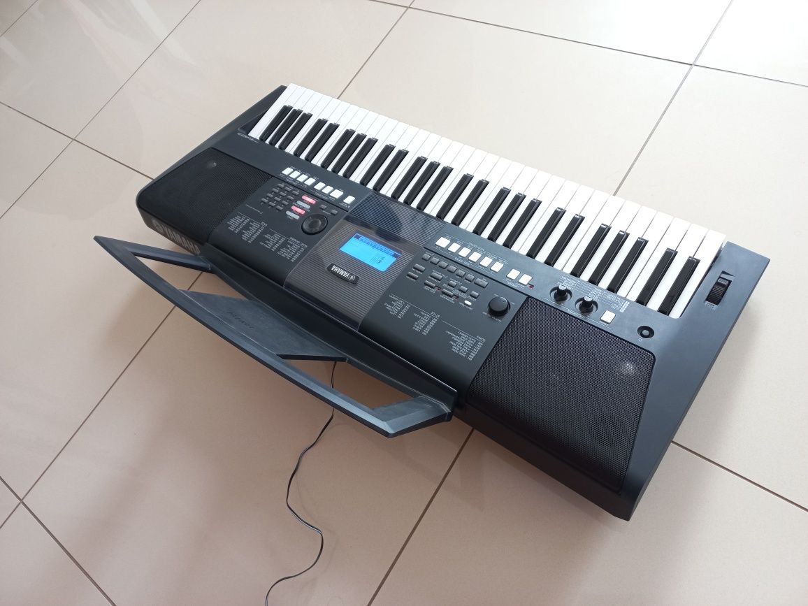 Keyboard Yamaha PSR E423