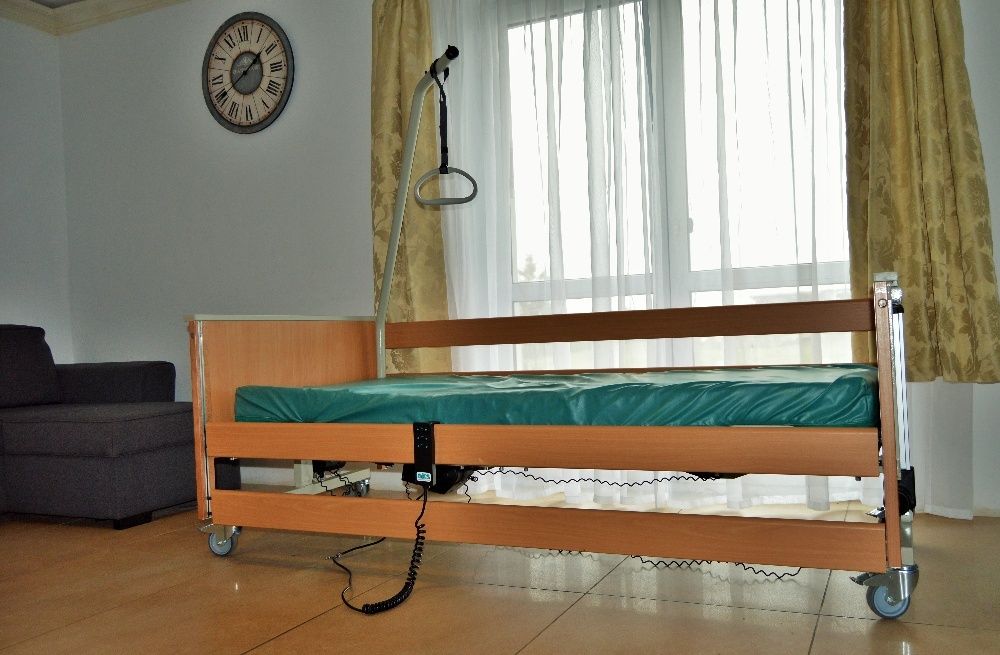 łóżko rehabilitacyjne, łóżko szpitalne z materacem i wysięgnikiem