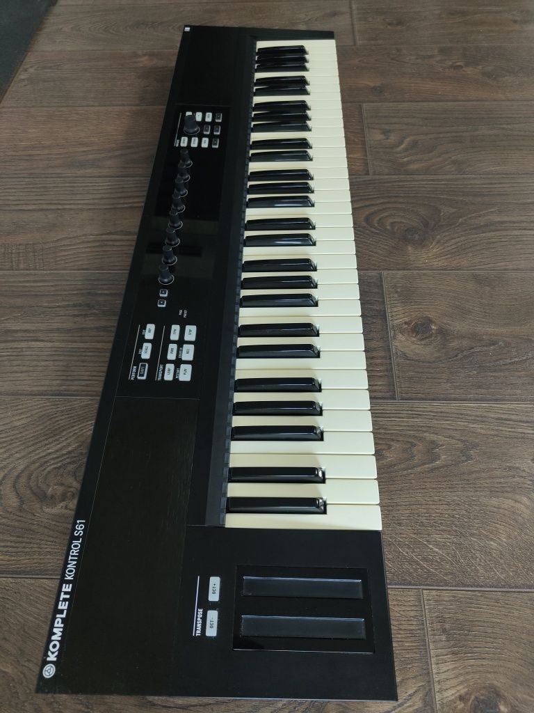 Міді клавіатура Native Instrument Komplete Kontrol S61 mk1