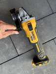 Szlifierka kątowa deWalt DCG405N