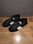 Czarno białe damskie buty GUESS