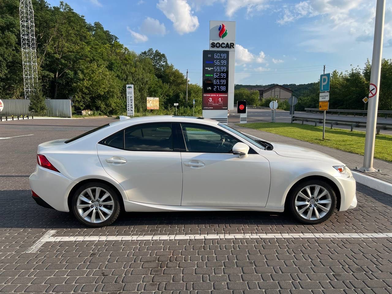 Продам Lexus is 250 2015 года tuning