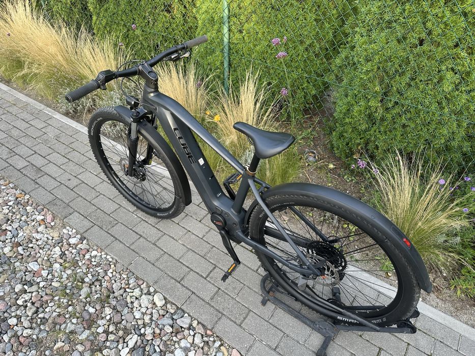 Sprzedam rower elektryczny Cube Smart Bosch