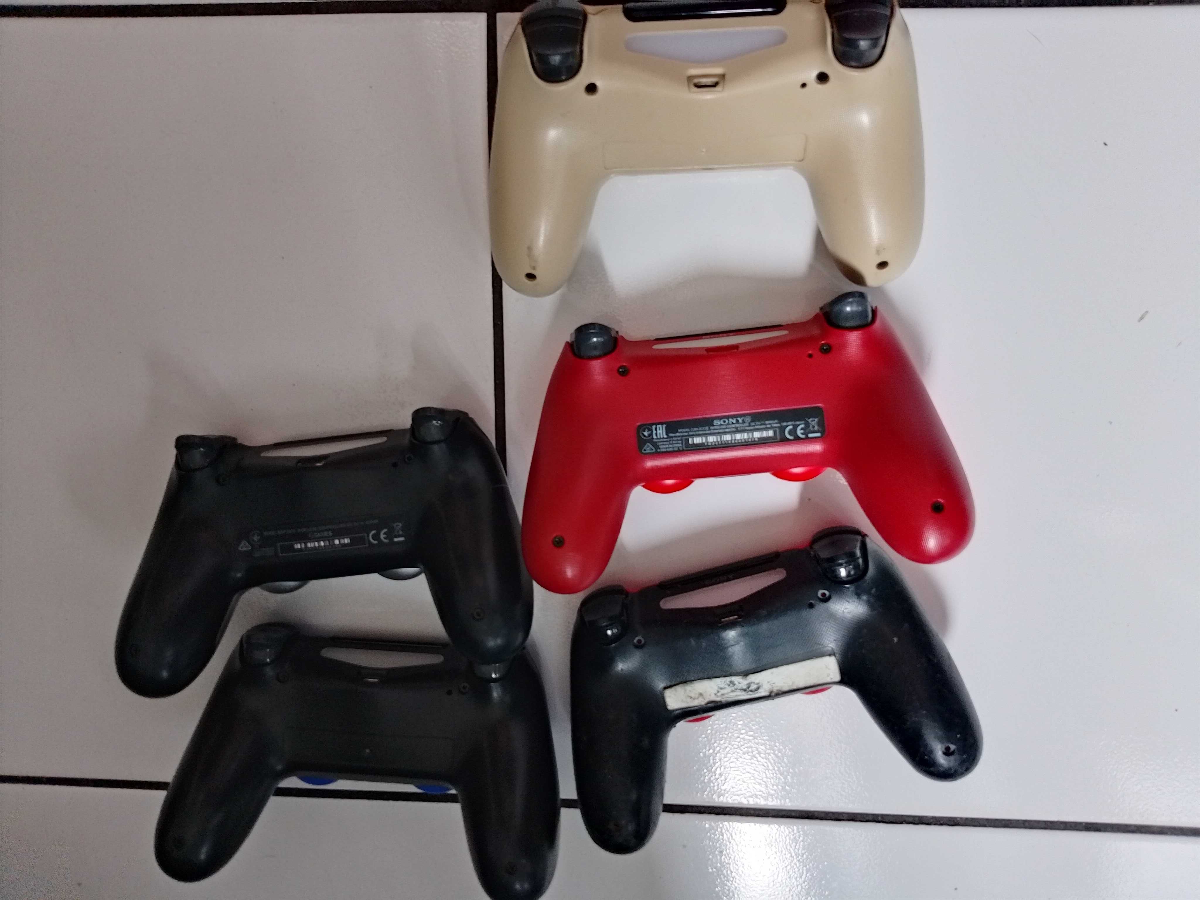 Zestaw 5 padów PlayStation 4 wszystko jak na zdjęciach .