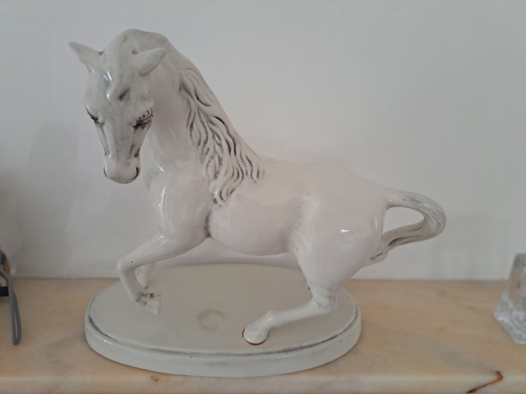 Cavalo de louça grande