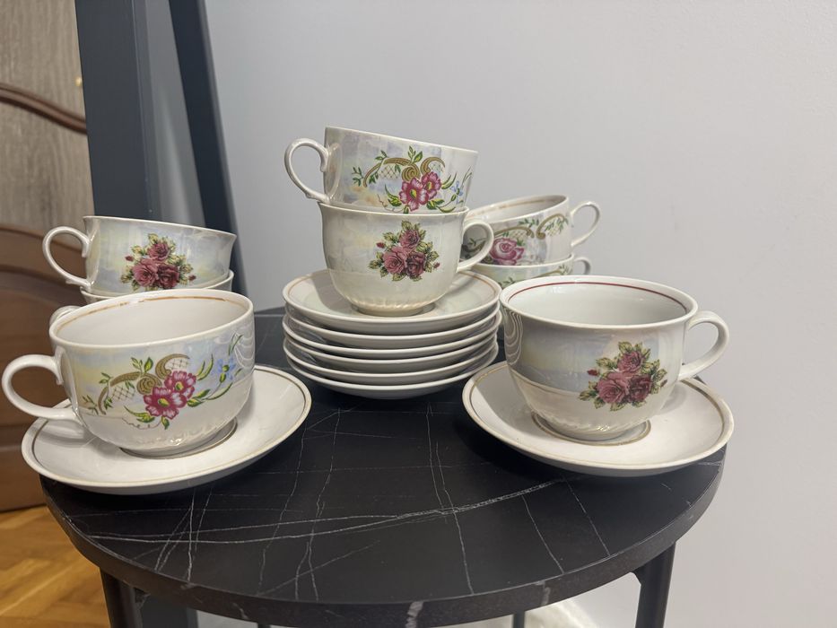 Набір чашок та тарілок, набір посуду для кави