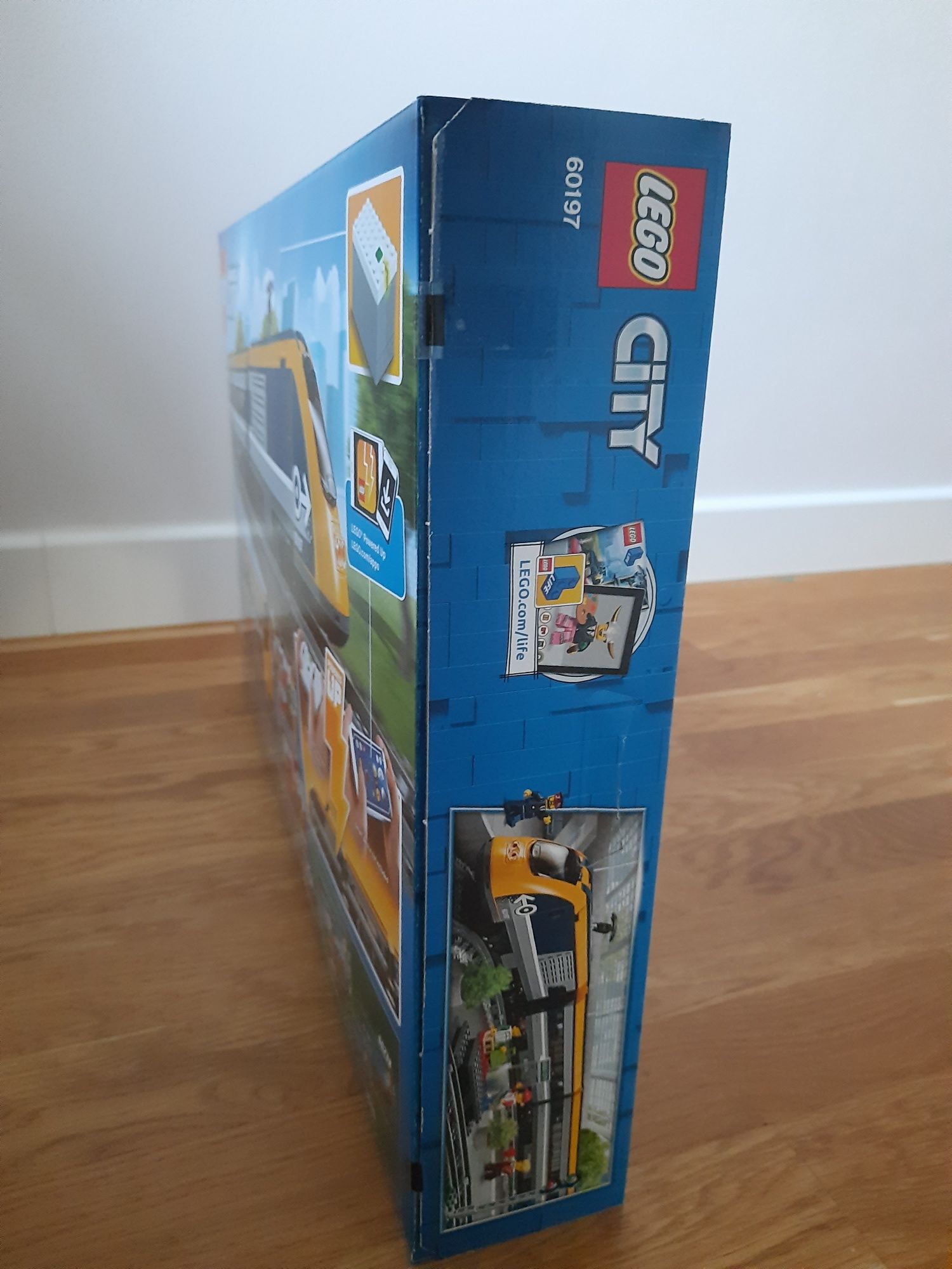 Lego City 60197 - pociąg pasażerski