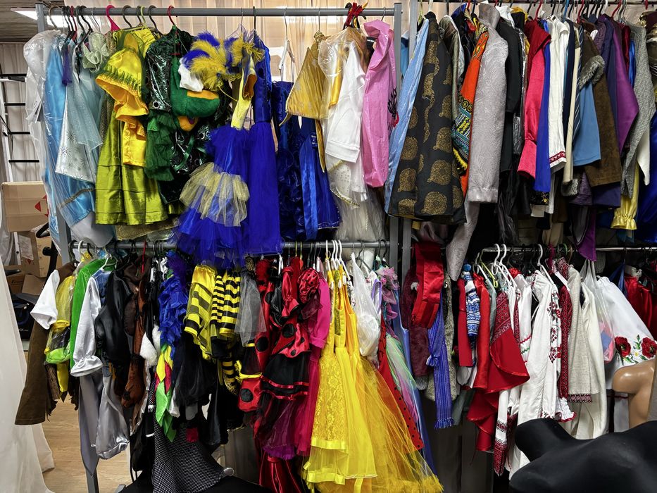 Продаж бази карнавальних костюмів