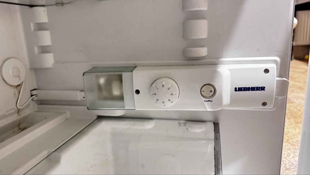 Холодильник/ офісний/ з морозильною камерою Liebherr T 1414