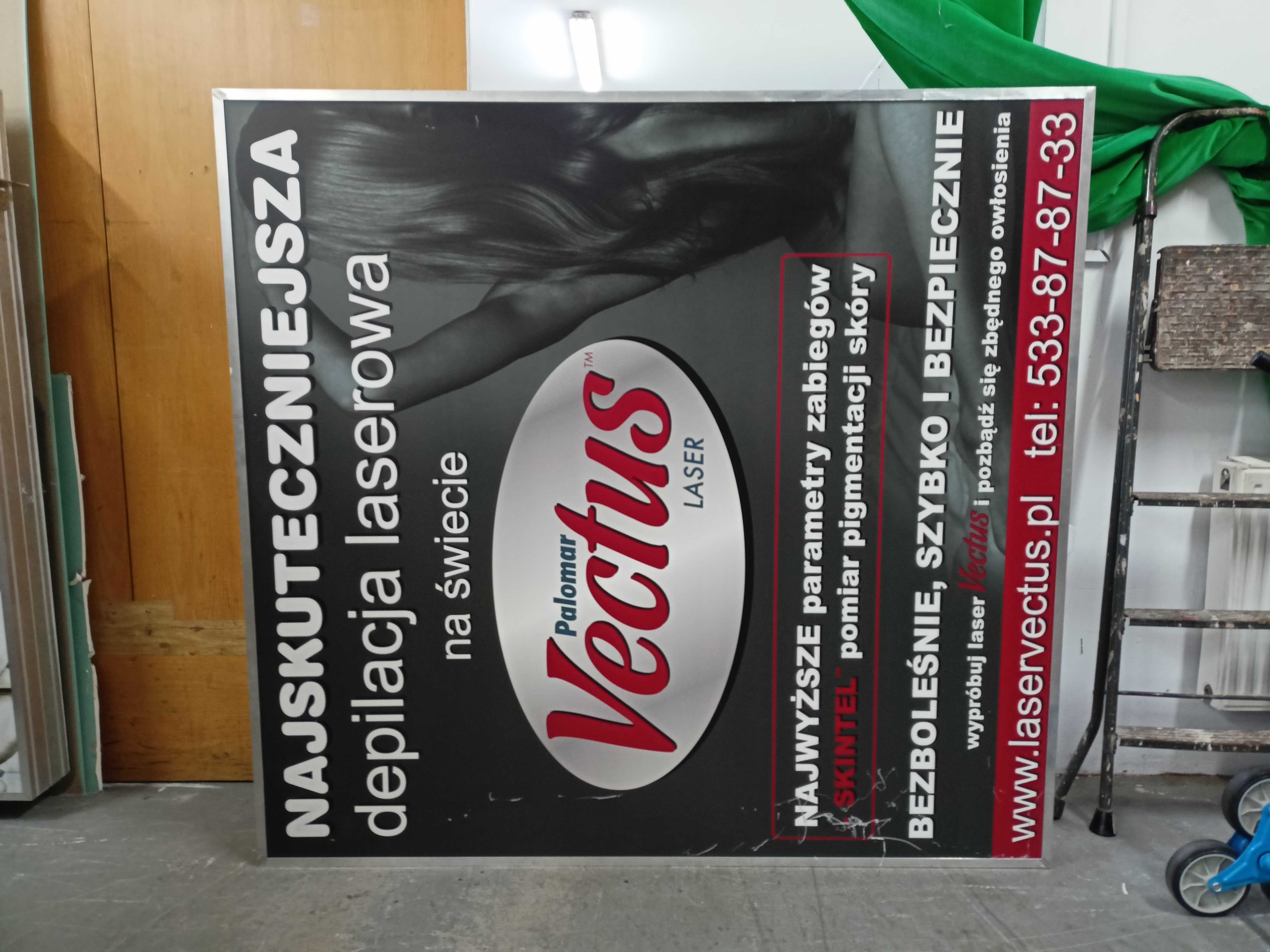 Kaseton reklamowy dwustronny zewnętrzny podświetlany XXL 168x157cm