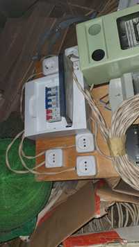 Электрощит в сборе, 3 счётчика, 6 автоматов и 6 розеток, кабель
