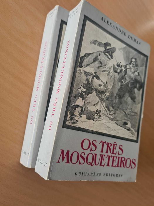 2 livros "Os Três Mosqueteiros" de Alexandre Dumas