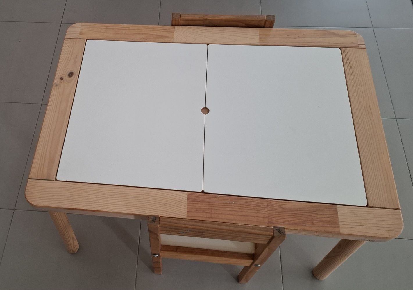 Mesa de criança c/ arrumação