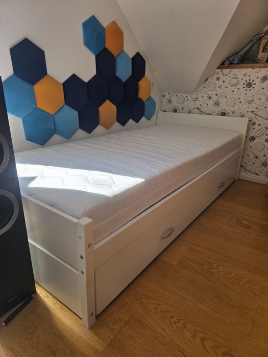 Łóżko 90x200 z materacem i z szufladą