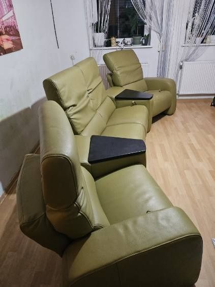 Kanapa Atrdeco oliwkowa skóra Eco z Niemiec  funkcja komfort  .