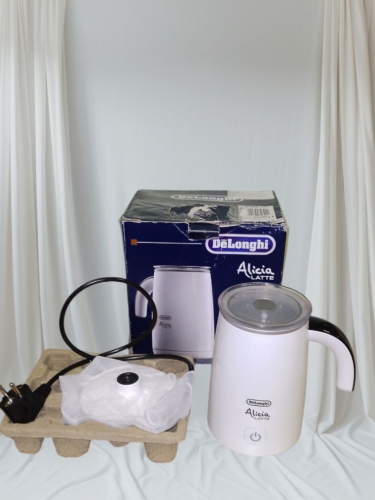 Спінювач молока DeLonghi EMF 2 W Alicia, капучінатор