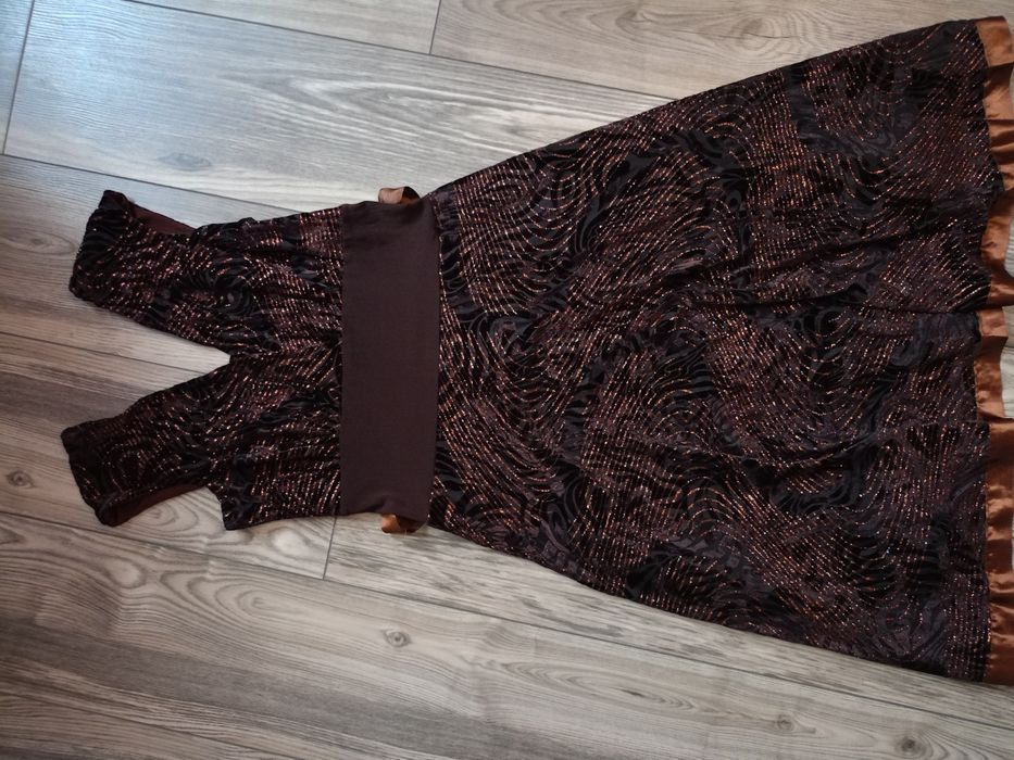 Elegancka brązowo-czarna sukienka Ajda rozmiar XL