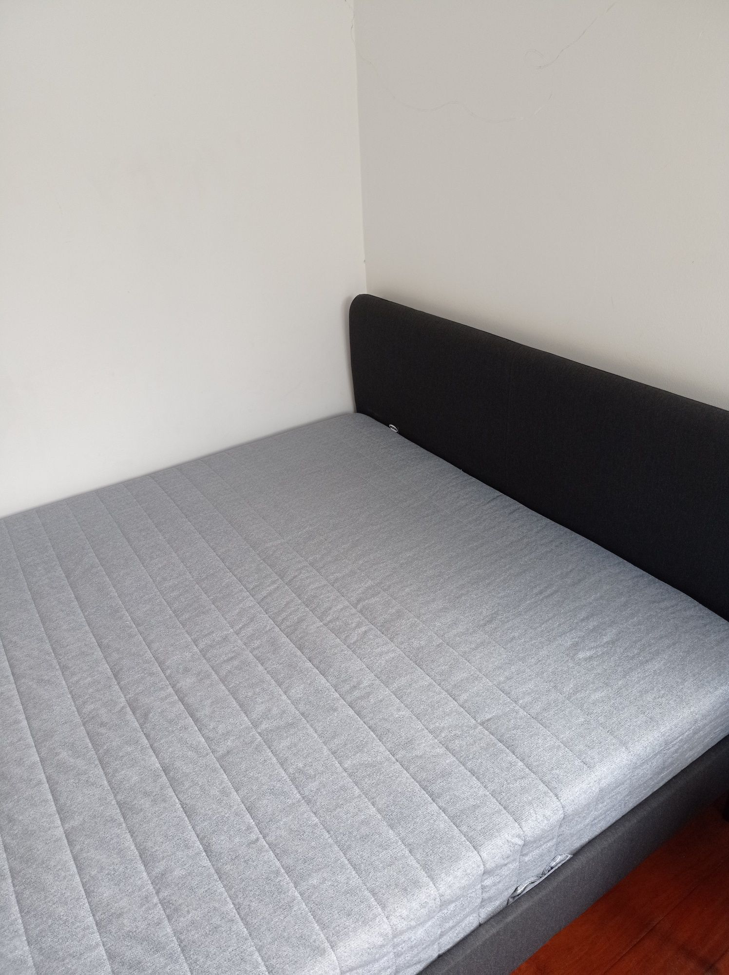 Cama e colchão como novos