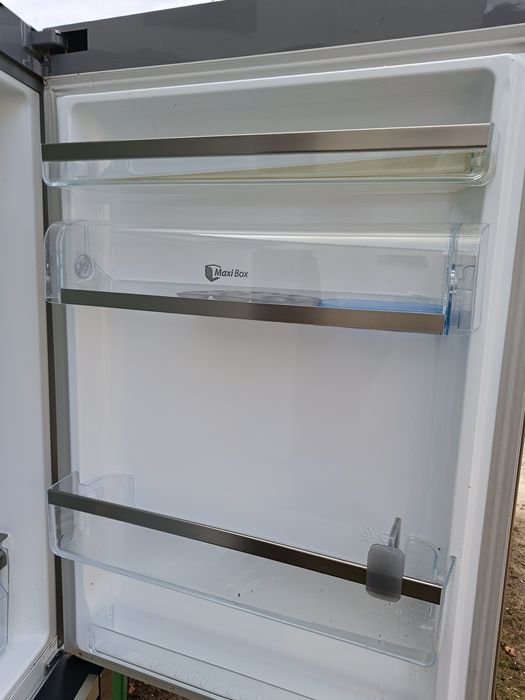 Szuflady.półki do lodówki Whirlpool WBA43982