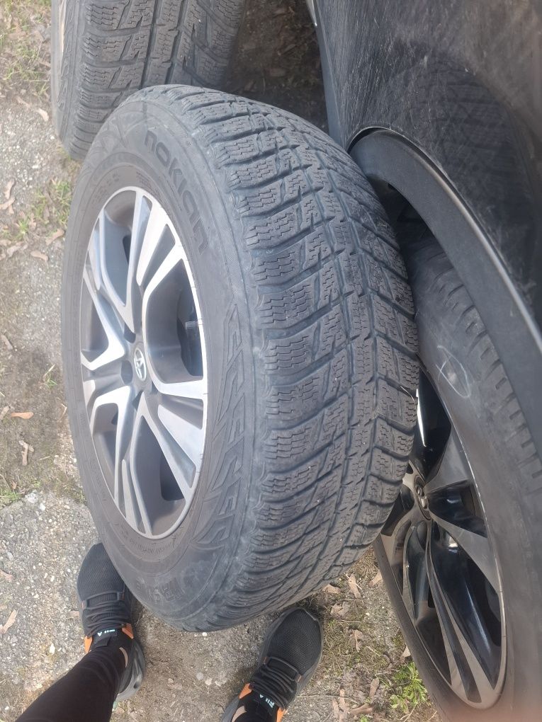 Toyota rav 4 felgi aluminiowe z oponami