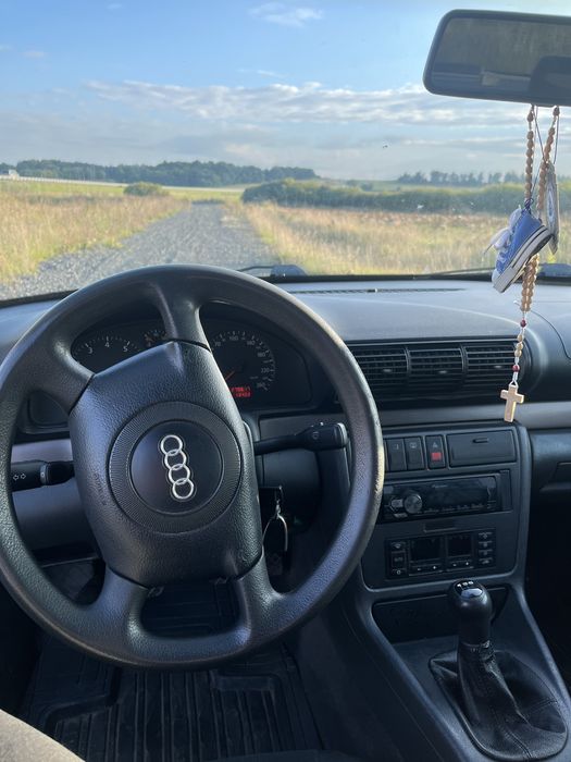 Audi a4b5  1.6 rok 1999