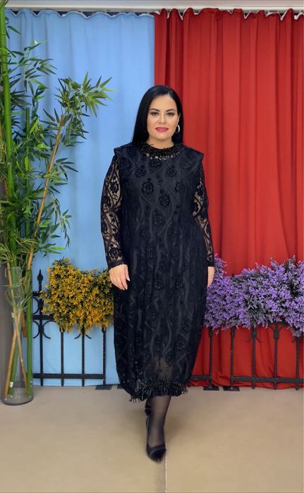 Вишукана гіпюрова сукня з прикрасами