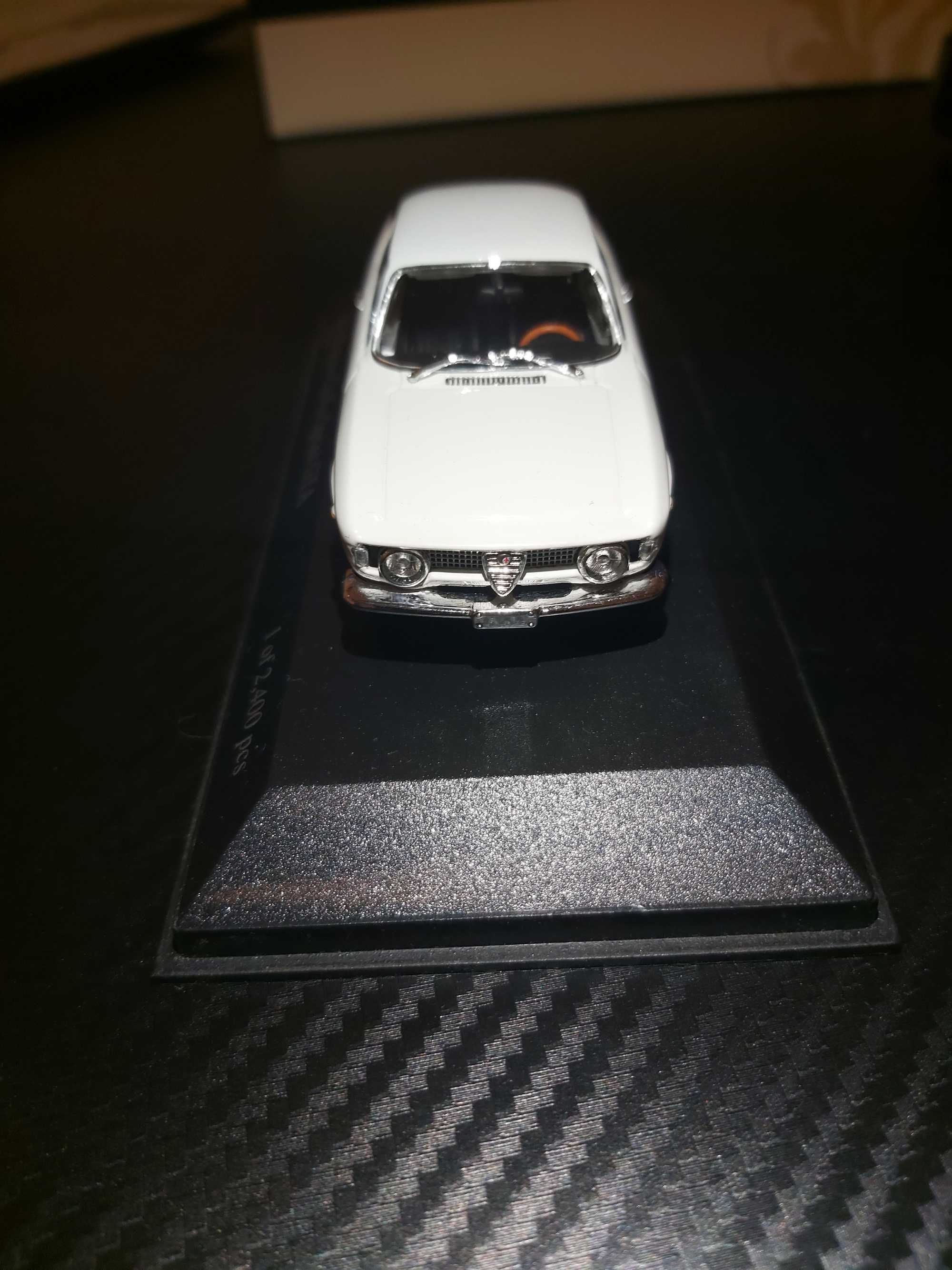 Carros de Colção: Paul´s Model Art (MiniChamps)