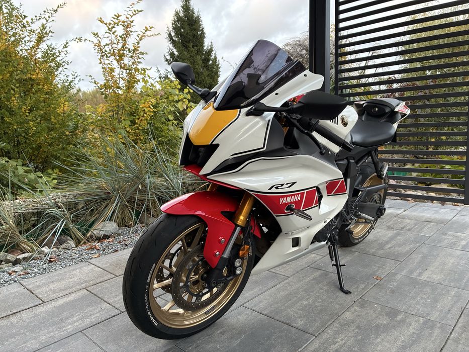Yamaha YZF R7 700