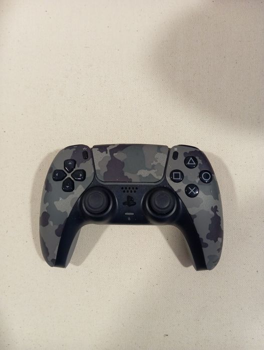 Ps5 digital 1 TB pouco uso como nova 2 comandos