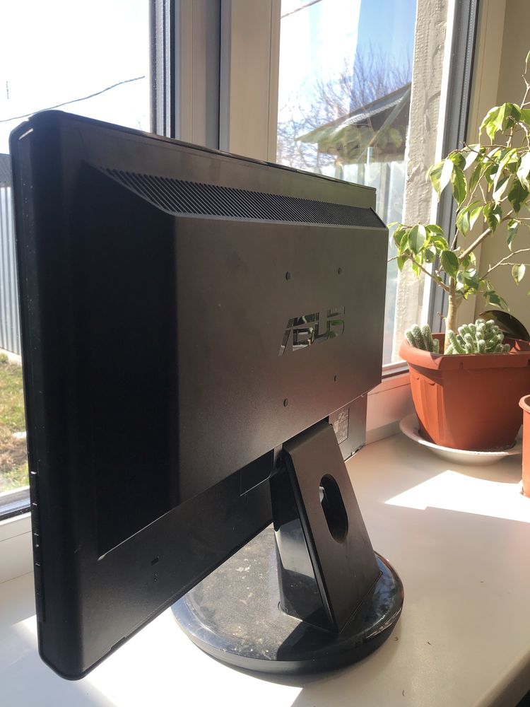 Продам робочий монітор asus
