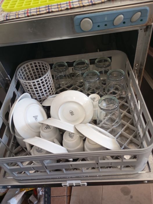 Máquina de lavar louça café