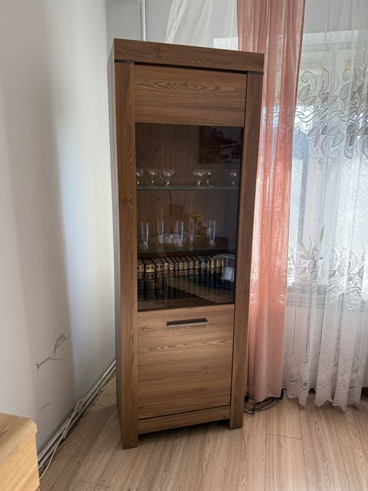 Witryna Balin by by 68 cm z drzwiami – modrzew sibu złoty