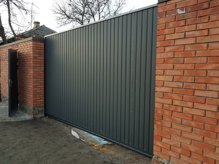 Відкатні та розсувні ворота, автостоянки, поручні, огорожі, двері