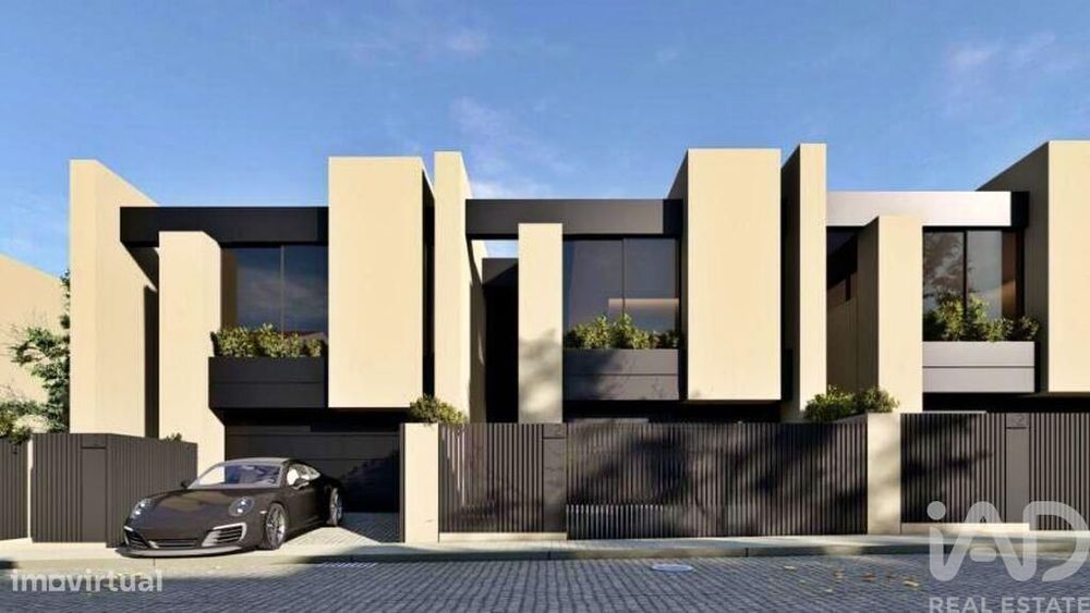 Casa T3 em Fânzeres e São Pedro da Cova de 268,00 m2