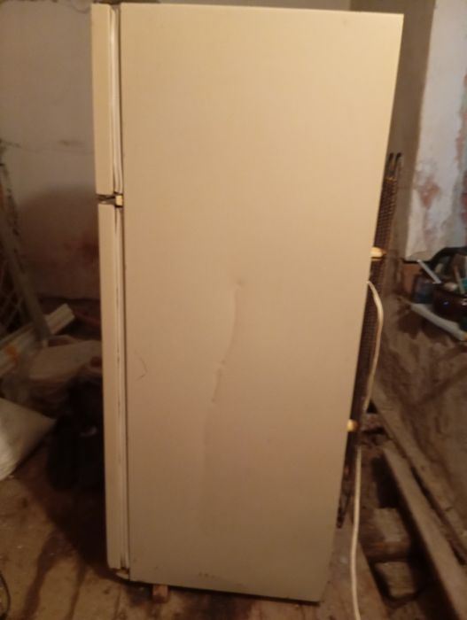 Холодильник двокамерний у доброму стані