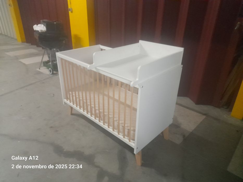 Berço com colchão+muda fraldas