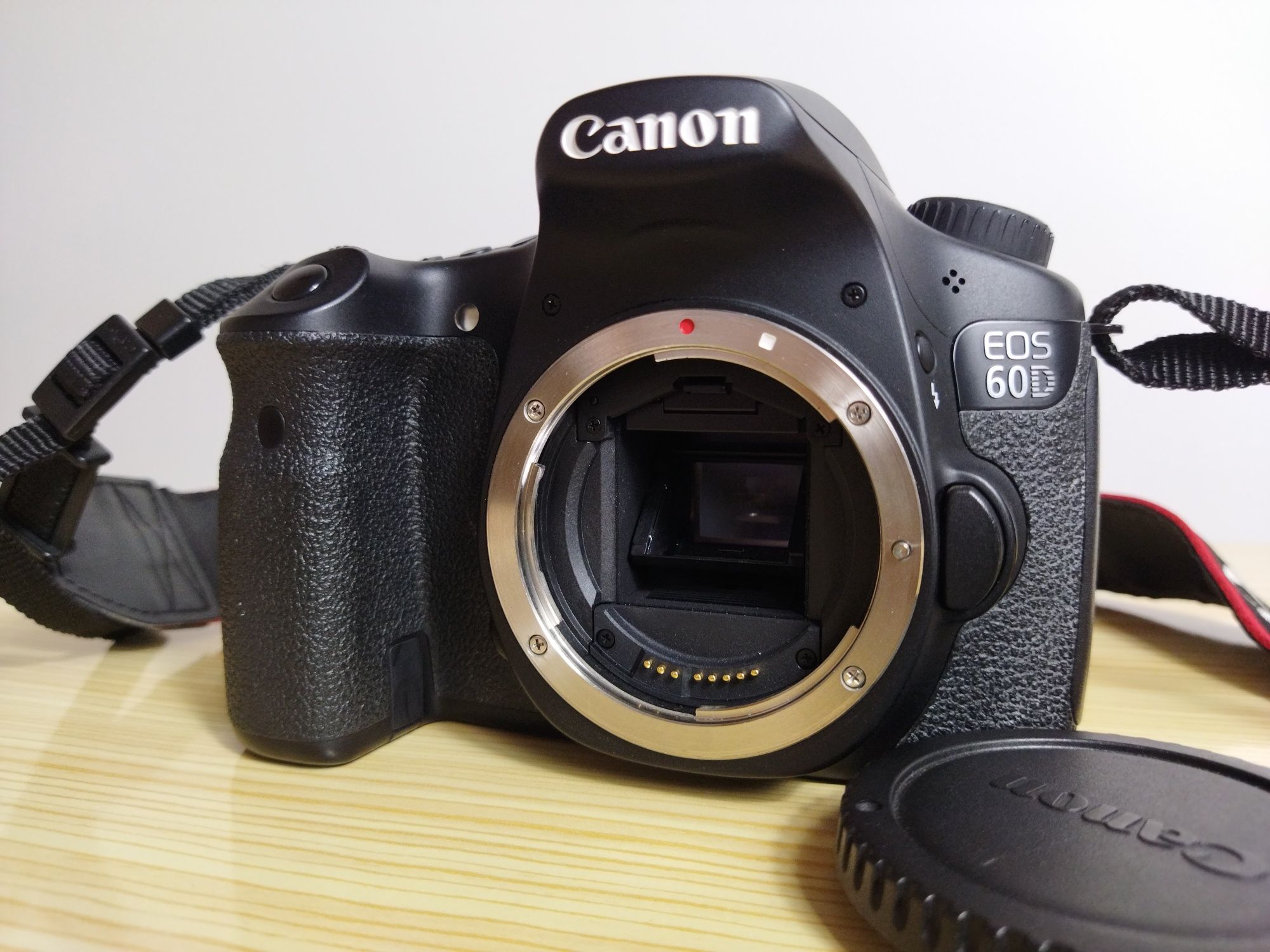 Canon Dslr 60D, como nova, carregador e bateria Canon