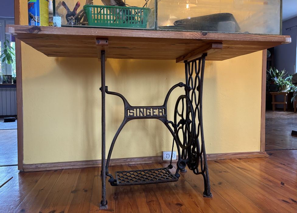 Stolik od maszyny Singer