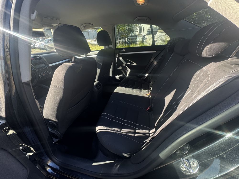 Volkswagen Jetta 1.6 TDI 2010r. manual/klima/tempomat/hak/podgrzewanie