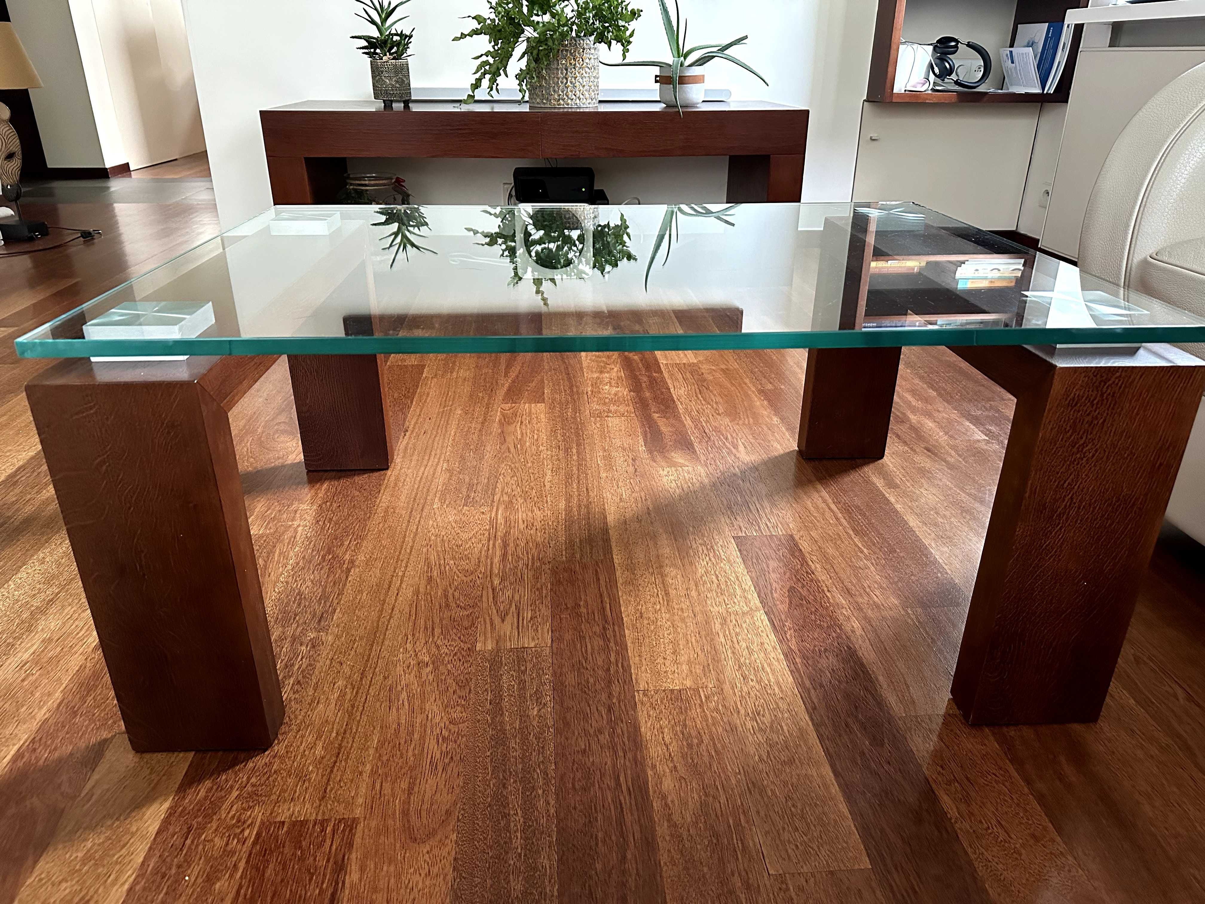 Stół szklany z drewnianymi nogami 100 x 70