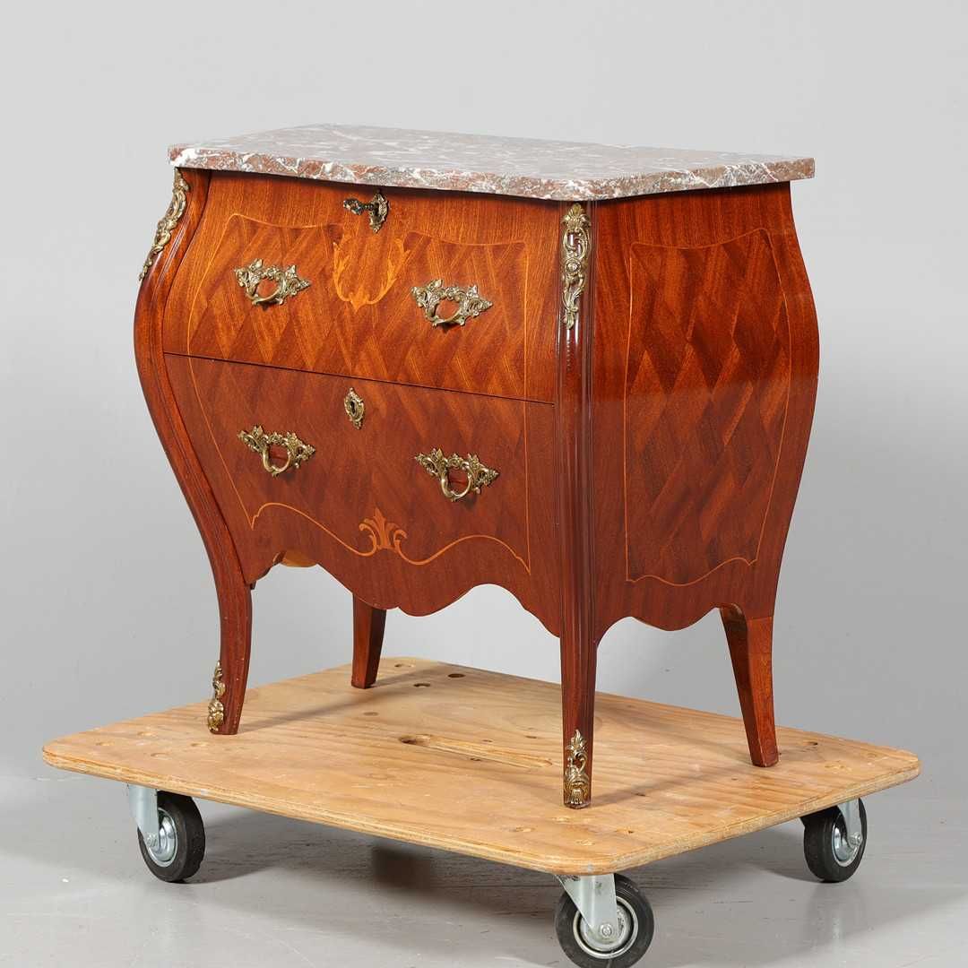 Komoda z marmurowym blatem