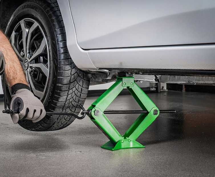 Mocny Lewarek Podnośnik Do Samochodu Trapezowy 2T 2000 KG Naprawa kół